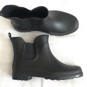 NEW Torrid Chelsea Rain Booties size 9